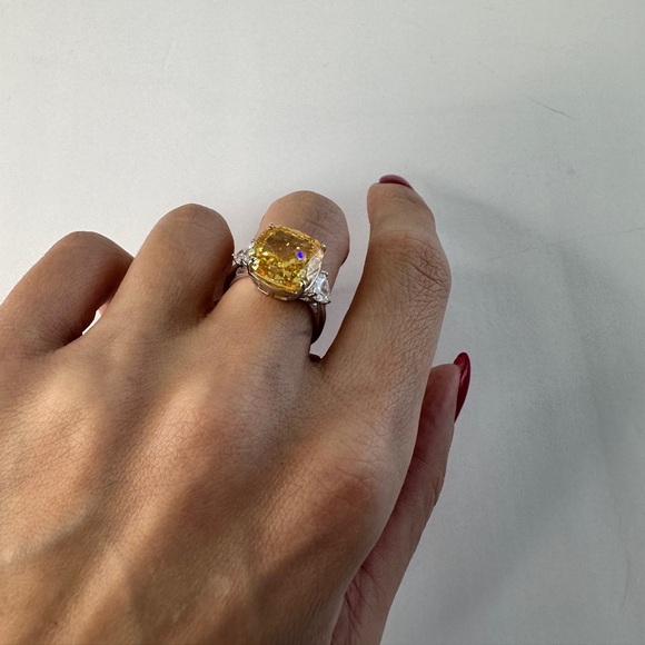 Sterling silver 18k plated gold queen ring size 7 - Picture 4 of 4